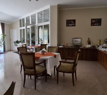 Bed and Breakfast Korona Panzio Hatvan Esterno foto