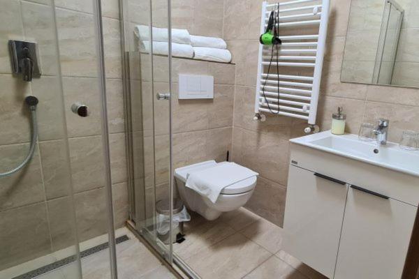 Bed and Breakfast Korona Panzio Hatvan Esterno foto