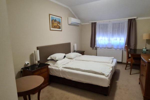 Bed and Breakfast Korona Panzio Hatvan Esterno foto