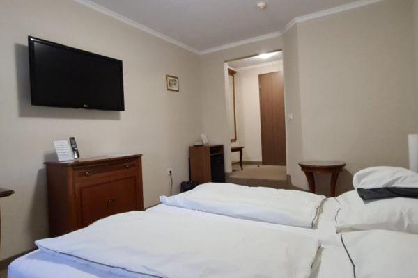 Bed and Breakfast Korona Panzio Hatvan Esterno foto
